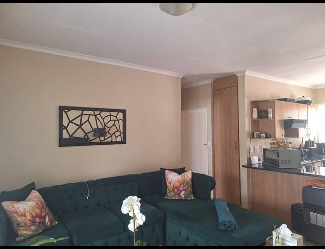 2 BEDROOM TOWNHOUSE FOR SALE IN DALVIEW